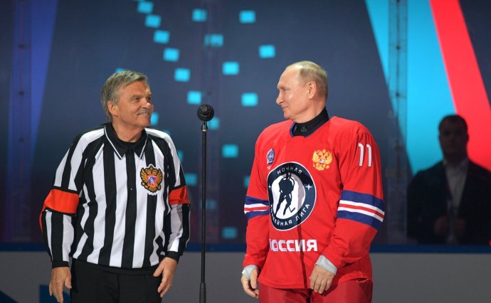 René Fasel na exhibičnom zápase v Soči v máji 2021 s ruským prezidentom Vladimirom Putinom. Foto - kremlin.ru
