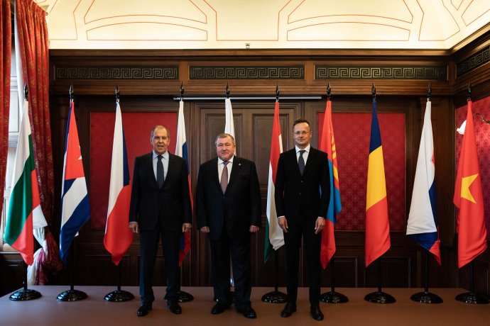 Szergej Lavrov, Nyikolaj Koszov IIB-elnök és Szijjártó Péter 2021-ben. Fotó - Szijjártó Péter/Facebook