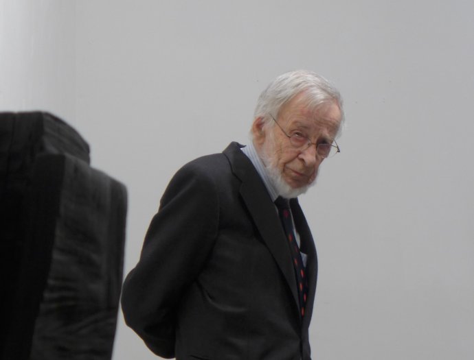 Jiří Šetlík (2. apríl 1929 – 28. január 2023) počas vernisáže výstavy Rudolfa Uhera, Slovenský inštitút Praha, 2013. 