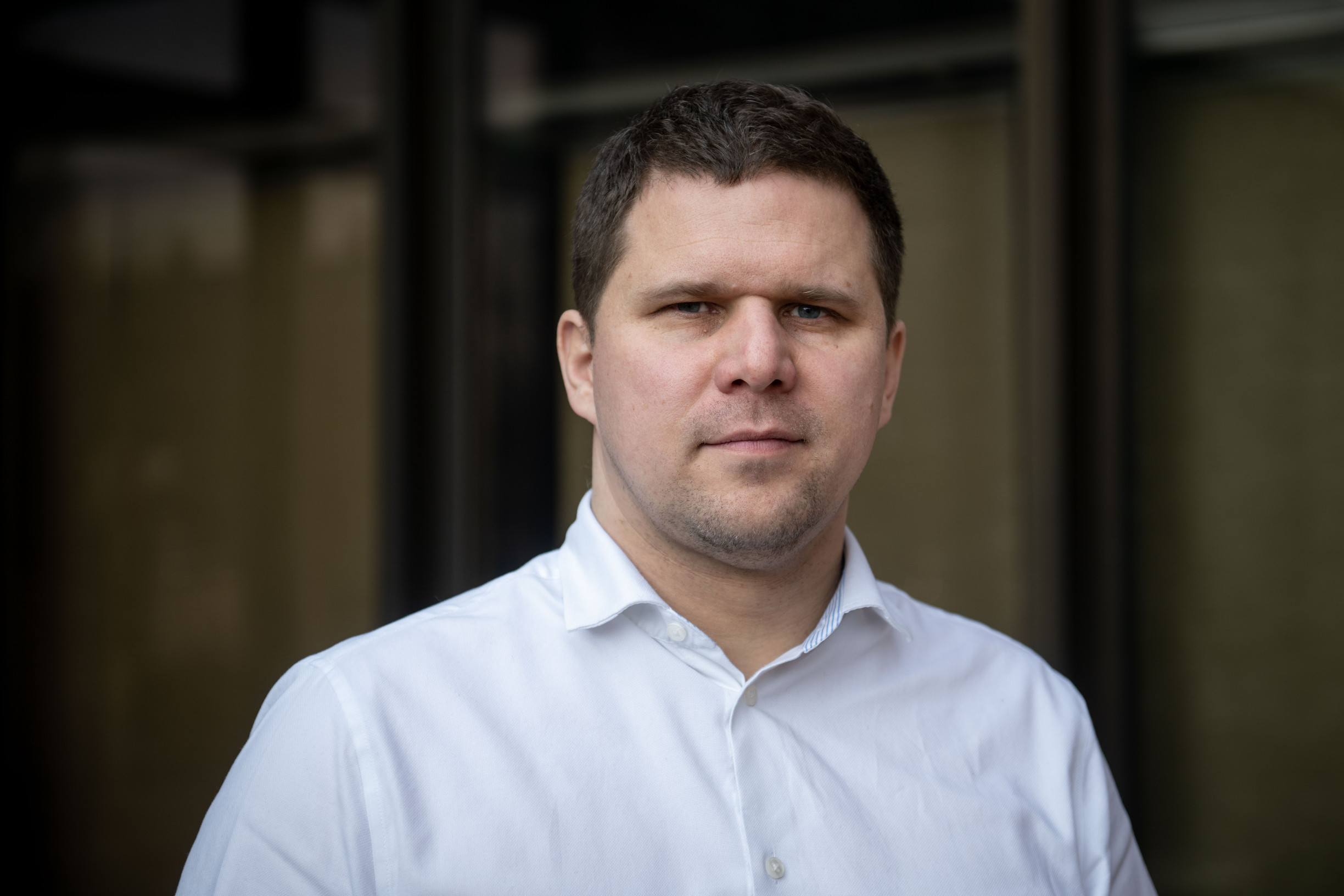 Starosta Petržalky Hrčka odstupuje z funkcie po odhalení, že jeho zamestnanec si poslal 2,7 milióna eur z peňazí mestskej časti