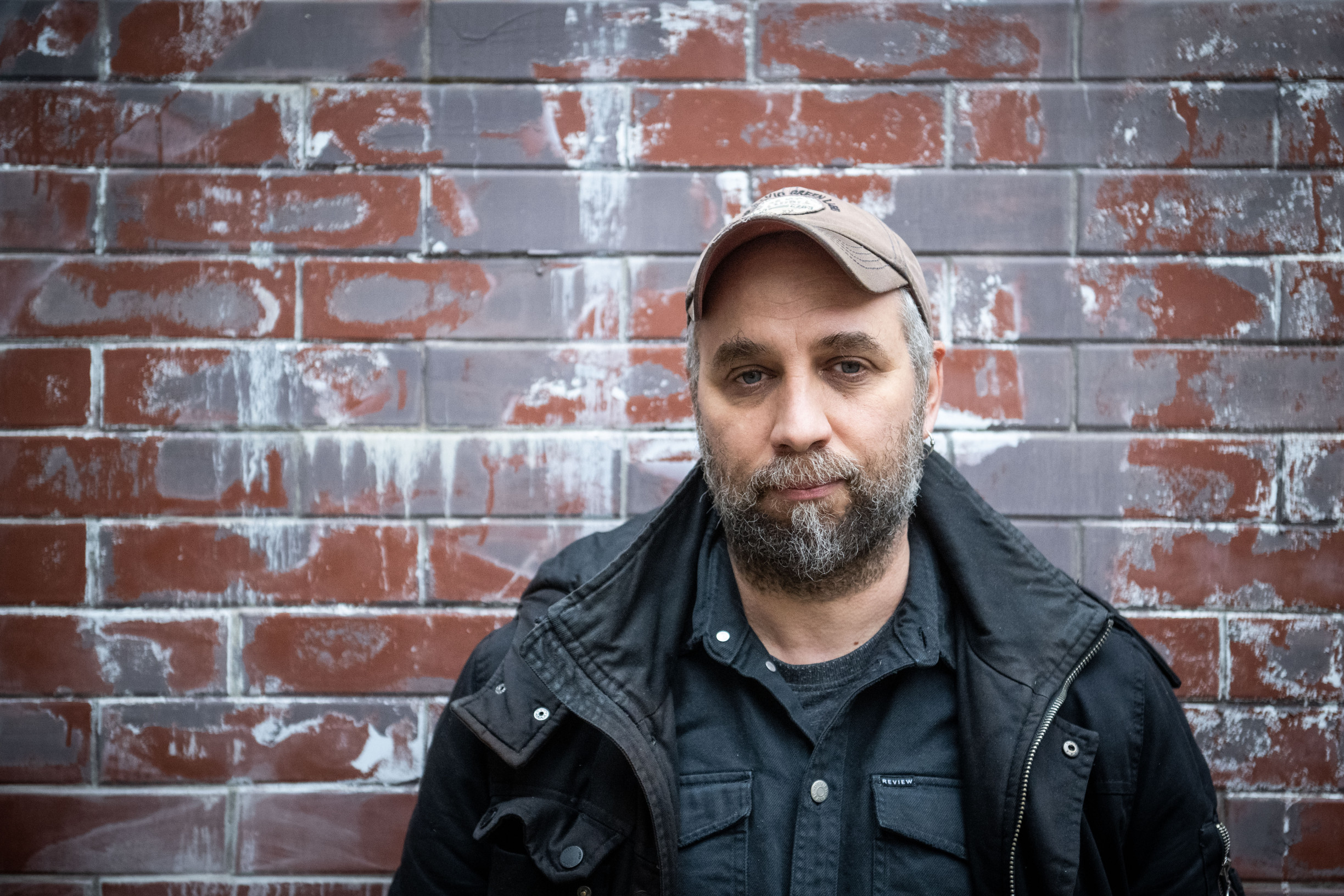 Po Invalidovi prišiel s Dream Teamom. Dnes máme tendenciu byť precitlivení na všetko, hovorí režisér Jonáš Karásek