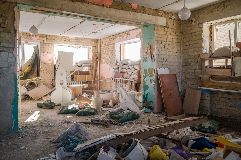 Zničená škôlka v obci Oleksandrivka. Foto - Wojciech Grzedzinski/Washington Post