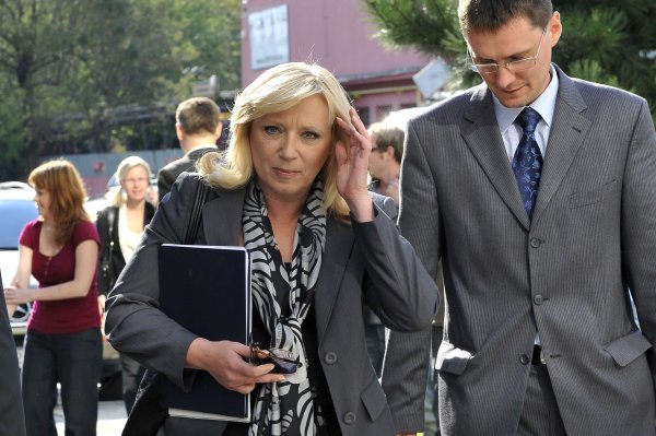 Hrobárov sprievodca slovenskou politikou: Baťove výbušné memoáre ako návod na zvyšovanie politickej gramotnosti voličov