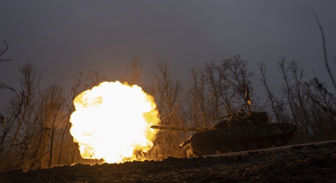 Ukrajinský tank pri Bachmute. Foto - TASR/AP