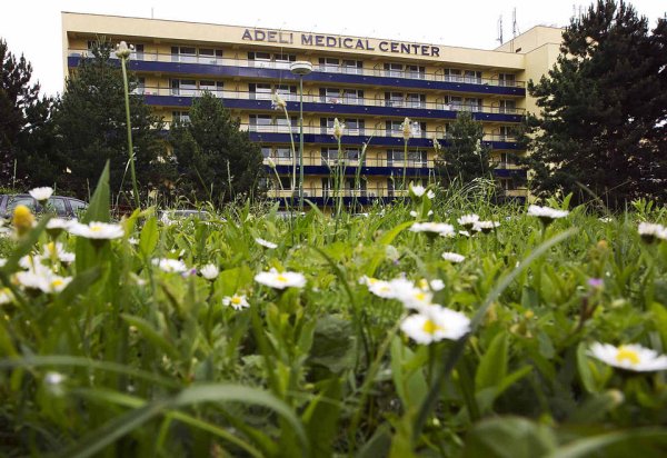 Piešťanské rehabilitačné centrum dubajského investora sa samo posiela do konkurzu, no pacientov ďalej prijíma