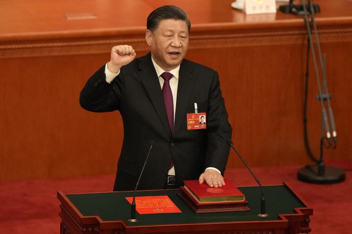 Si Ťin-pching skladá prísahu po znovuzvolení. Foto - TASR/AP