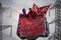 Protesty vo francúzskom meste Nantes proti dôchodkovej reforme. Foto TASR/AP