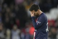 Lionel Messi po vypadnutí PSG z Ligy majstrov. V klube to nefunguje. Foto - TASR/AP