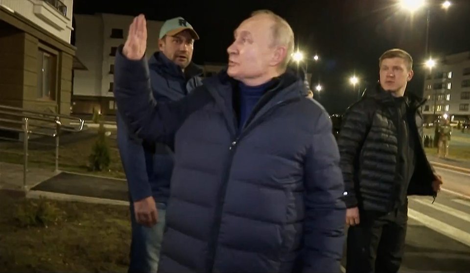 Vladimir Putin v Mariupole. Foto - TASR/AP