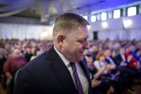 Robert Fico na oslavách MDŽ. Foto N - Tomáš Benedikovič