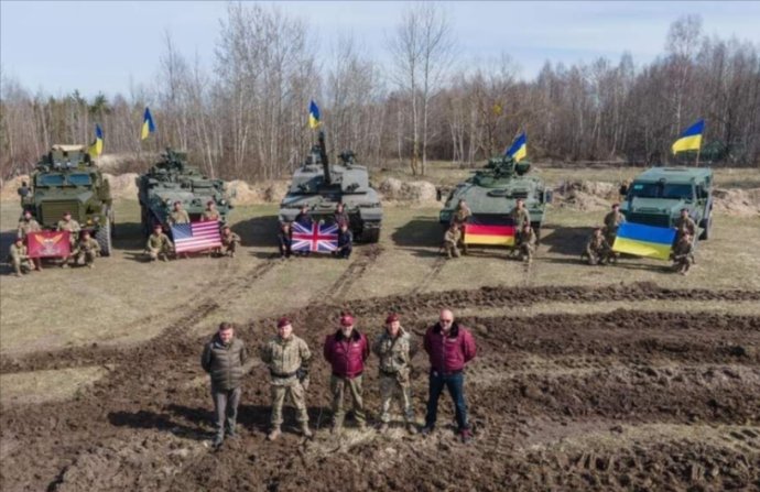 Západné tanky či bojové vozidlá pechoty sú už na Ukrajine. Foto - ukrajinské ministerstvo obrany/Twitter