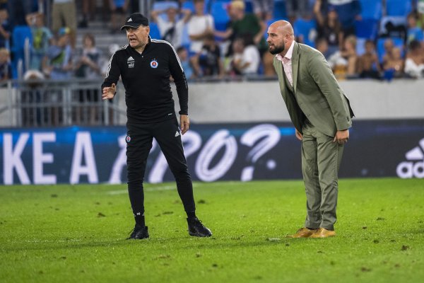 Rušné dni v&nbsp;Slovane: Najprv riešili SBS s&nbsp;ruskou vlajkou, potom sa vrátil Kmotrík ml., ktorý vlastne nikdy neodišiel