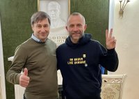 Michal Kaščák v Chersone s riaditeľom miestneho divadla Olexandrom Knyhom. Foto - archív M. K. 