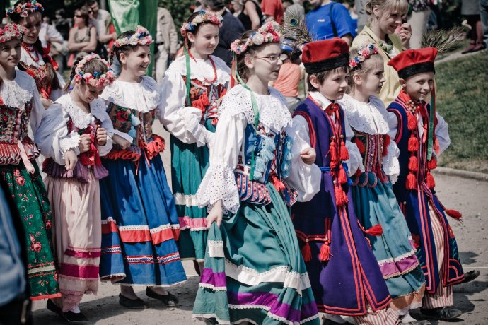 Poľské deti v ľudovách krojoch. Ilustračné foto - FLICKR/WLODI