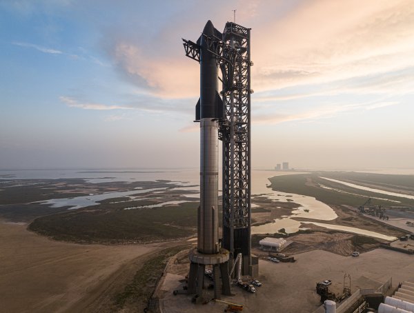 Osídlime ňou iné svety? SpaceX chystá test najsilnejšej rakety pre lety na Mesiac, Mars a&nbsp;ďalej