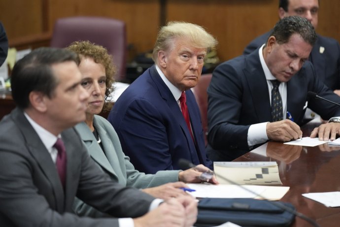 Historická chvíľa. Bývalý americký prezident na súde ako obžalovaný z trestného činu. Foto - tasr/ap