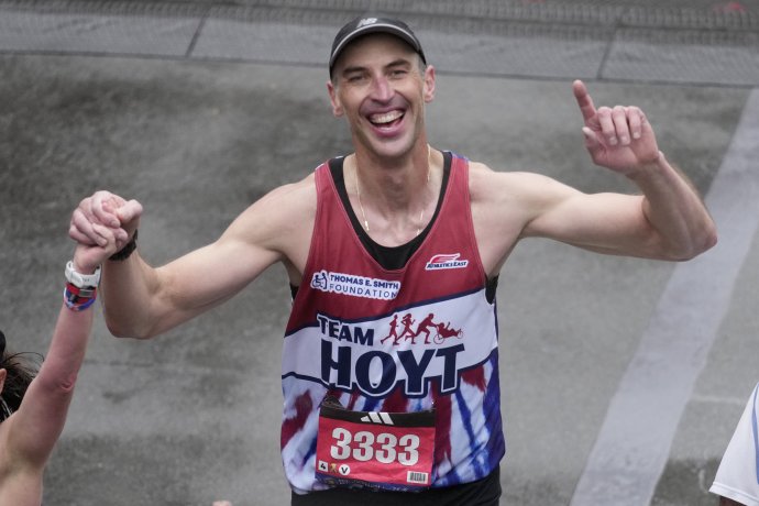 Zdeno Chára v cieli Bostonského maratónu. Foto – AP