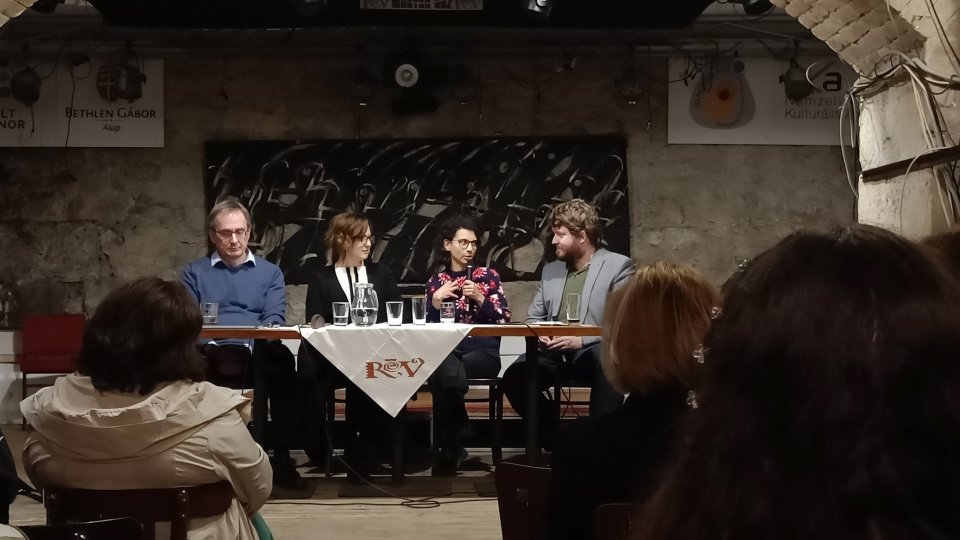 Petőcz Kálmán, Bandor Éva, Nagy Csilla és Ravasz Ábel A Tepláreň hangja panelbeszélgetésen. Fotó - Napunk