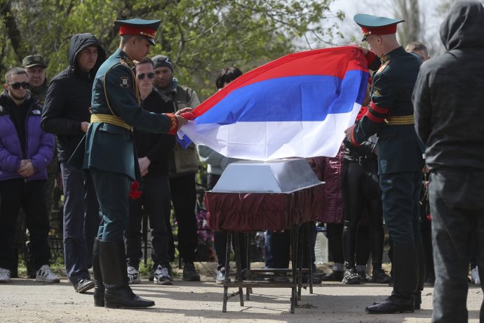Pohreb ruského vojaka v Krasnoslobodsku vo Volgogradskej oblasti. Foto - AP