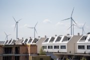 Komisia navrhne reformu trhu s elektrinou, na zrušenie emisných kvót sa nechystá