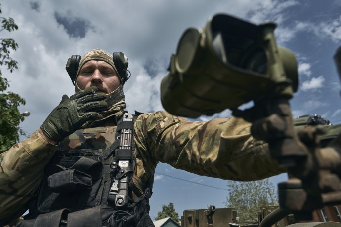Ukrajinský vojak pri Bachmute. Foto - TASR/AP