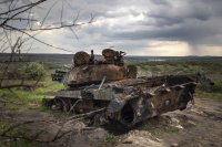 Zničený ruský tank pri Iziume. Foto N - Tomáš Benedikovič