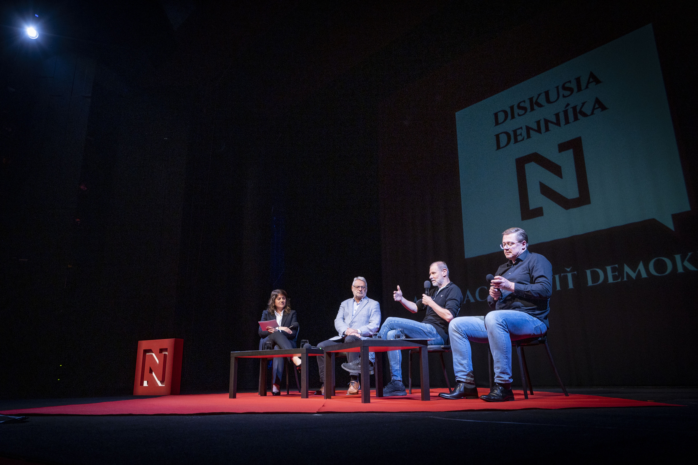 Leško, Vašečka, Šimečka: Nevieme si chrániť ani prezidentku, ale aj tak mala kandidovať