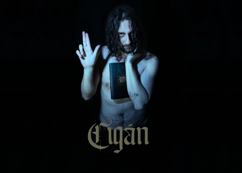 Ciganska Muva Naštvanosť, depky, ale aj terapia, rap a gitary. Cigán je album, aký na ...