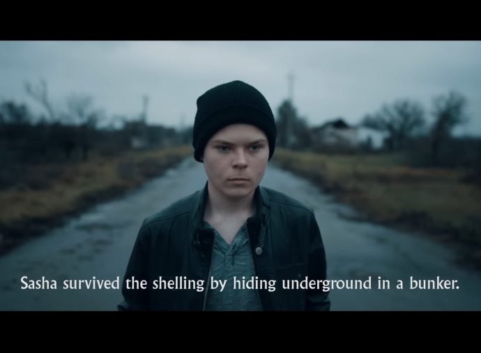 14-ročný Ukrajinec Saša vo videoklipe Crushed skupiny Imagine Dragons.