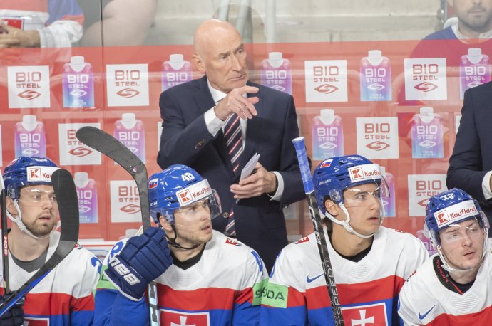 Ramsay chcel s rozhodcami hovoriť, no tí k nemu neprišli. Foto - TASR/Martin Baumann