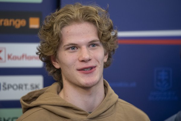 Prioritou je škola, nie hokej, hovoril Maximovi Štrbákovi otec. Teraz ho na drafte prekonal o&nbsp;179 miest