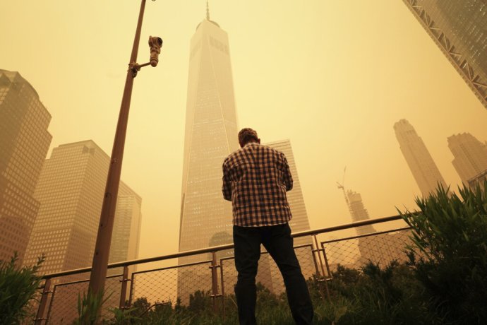 New York zahalil oranžový dym spôsobený lesnými požiarmi v Kanade. Foto - TASR/AP