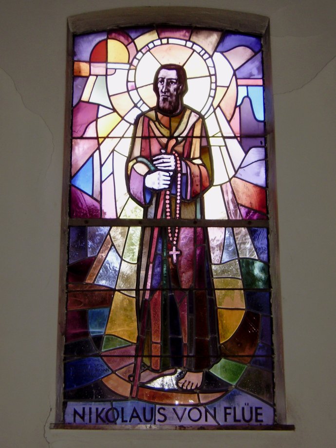 Vitráž sv. Mikuláša z Flüe, Langen bei Bregenz, Rakúsko Foto: Fritz Krcal
