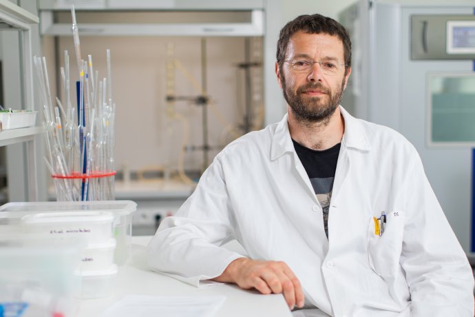 Materiálový vedec Dušan Galusek. Foto Lukáš Ronec – Trenčianska univerzita Alexandra Dubčeka v Trenčíne, FunGlass