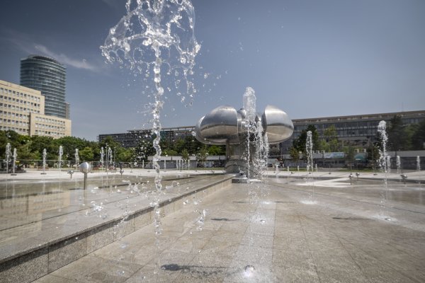 V&nbsp;Bratislave otvorili fontánu na Námestí slobody. Je z&nbsp;nej detské vodné ihrisko