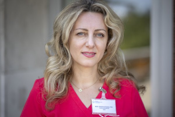 Šiltovka vás pred slnkom dostatočne neochráni. Onkodermatologička radí, kedy sa natrieť a&nbsp;aký faktor použiť