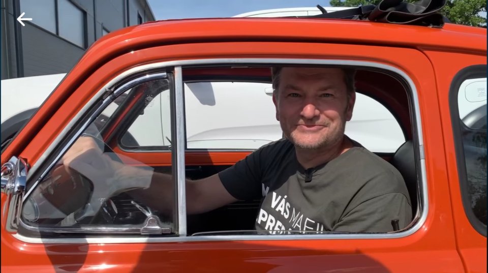 Igor Matovič vo vyše 50-ročnom aute Fiat 500. Foto - FB I. Matoviča