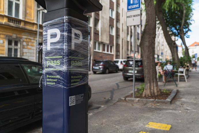 Nový parkovací automat bol na Palisádach už minulý týždeň, teraz už je v prevádzke. Foto N – Tomáš Pobuda