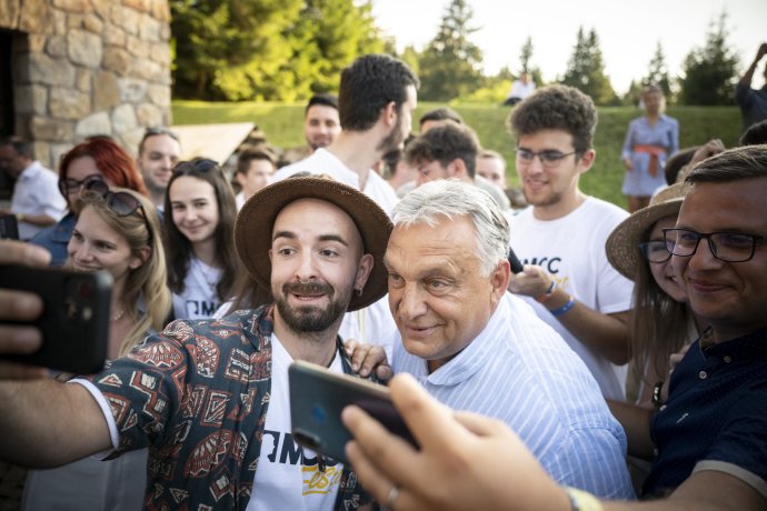 Orbán Viktor meglátogatja az MCC új erdélyi képzési központját. Fotó - MTI / Miniszterelnöki Sajtóiroda / Benko Vivien Cher