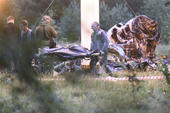 Miesto pádu Prigožinovho súkromného lietadla v Tverskej oblasti. Foto - TASR/AP
