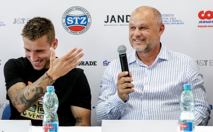Alex Molčan a Marián Vajda vlani pri ohlasovaní začiatku spolupráce. FOTO TASR - Dano Veselský