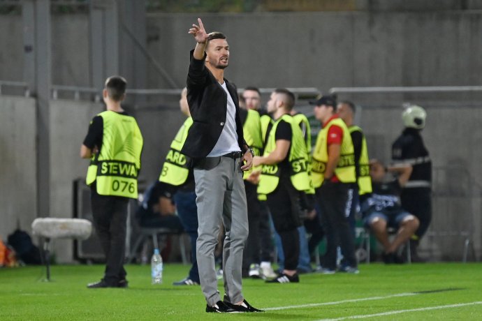 Tréner Spartaka Trnava Michal Gašparík bude musieť v ďalšom zápase vymyslieť čosi iné. Foto - TASR