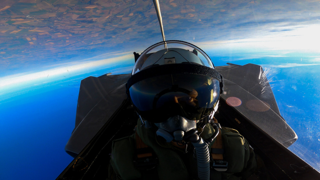 Dnes sa už vo vzduchu nebojuje ako vo filme Top Gun, vraví český pilot ...
