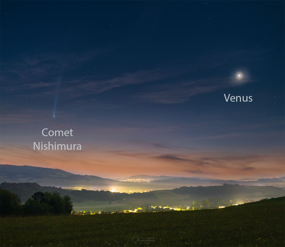 Kométa Nishimura a planéta Venuša na fotografii Petra Horálka. Zdroj - NASA