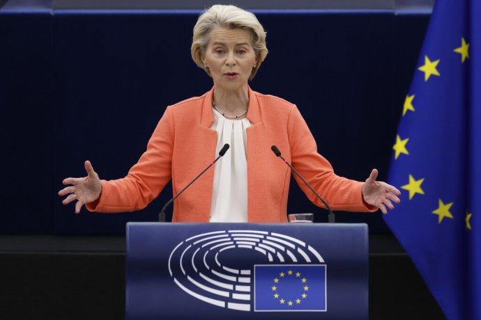 Predsedníčka Európskej komisie (EK) Ursula von der Leyenová prednáša záverečný prejav o stave Európskej únie pred budúcoročnými voľbami do Európskeho parlamentu (EP) na plenárnom zasadnutí EP 13. septembra 2023 v Štrasburgu. Foto – TASR/AP