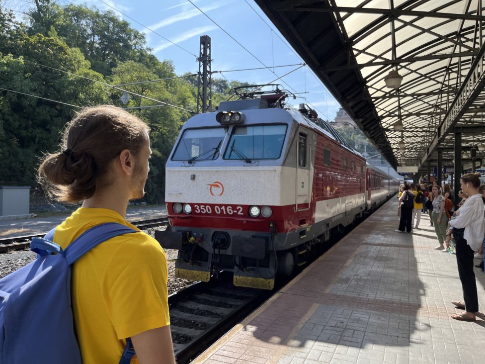 Vlak z Prahy využilo takmer 350 ľudí, kapacita bola cez 500 miest. Foto – Deník N/Matěj Škop