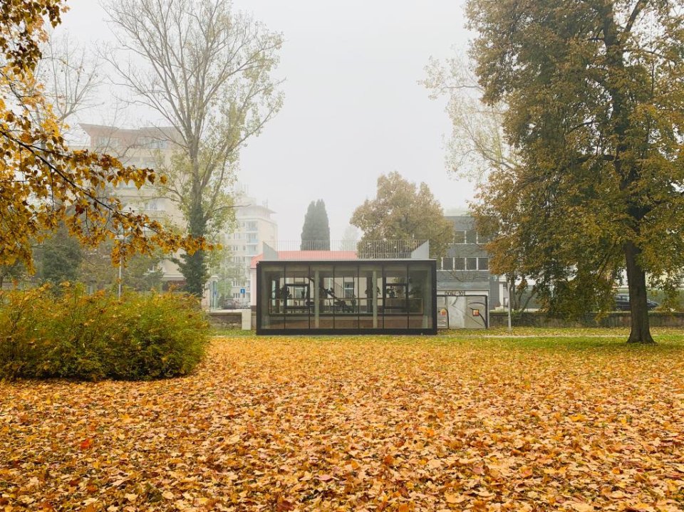 Kaviareň Norma v Piešťanoch od ateliéru gut gut (Lukáš Kordík, Štefan Polakovič, Tomáš Vrtek). Foto – Martina Ulehlová, Daniel Kordík