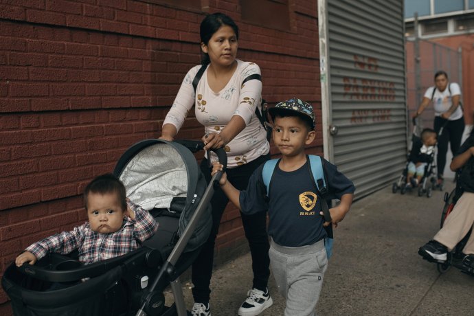 Rodina z Ekvádora v New Yorku. Foto - TASR/AP