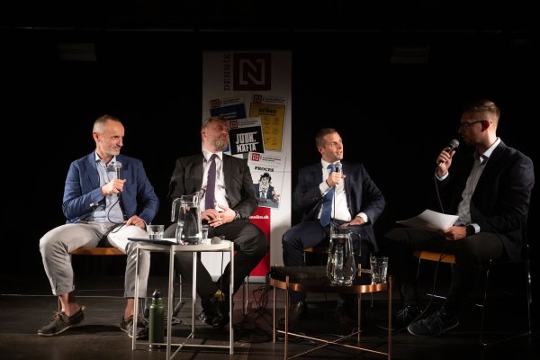 Na Maďarsko by sme mali byť tvrdí, zhodli sa zástupcovia PS, SaS a Sme rodina