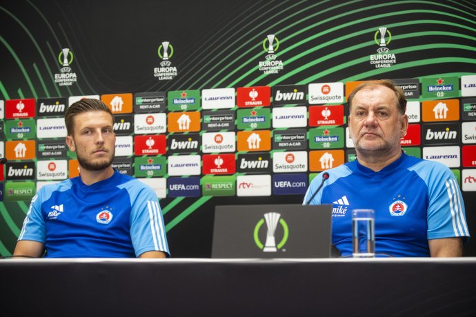 Vladimír Weiss st. (vpravo) a Kevin Wimmer. Foto - TASR/Jakub Kotian